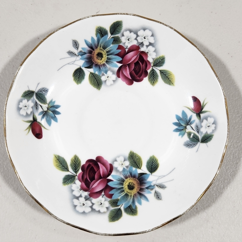 Queen Anne Floral Bone China Teacup and Saucer Set - Picture 2 of 7